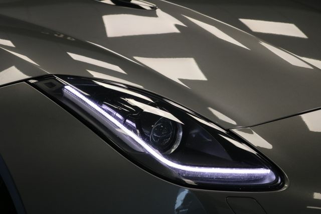F-Type Coupe P300 Automatik/PANO/KAMER/MERIDIAN – Vorschau 4