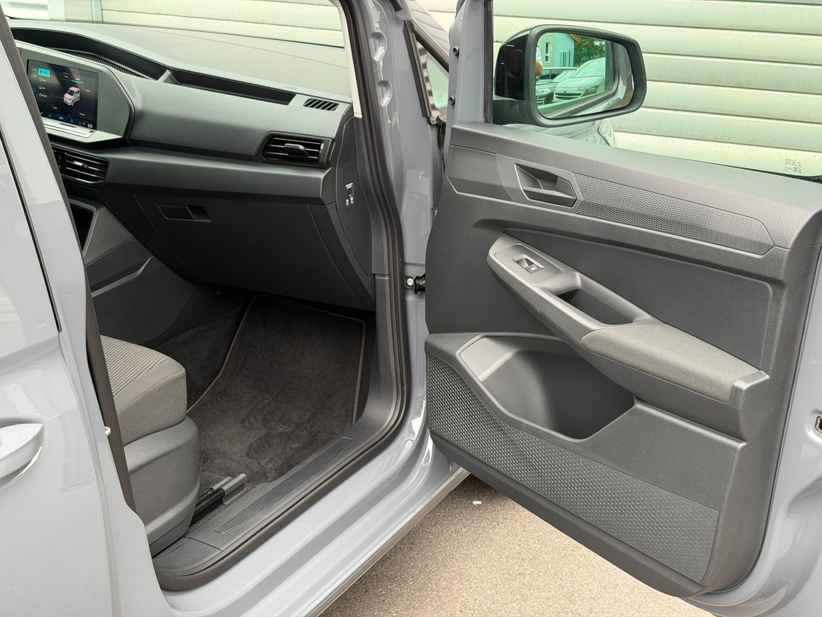 Fahrzeugabbildung Volkswagen Caddy TSI eHybrid DSG ACC LED SHZ AHK-vorb. BLIS