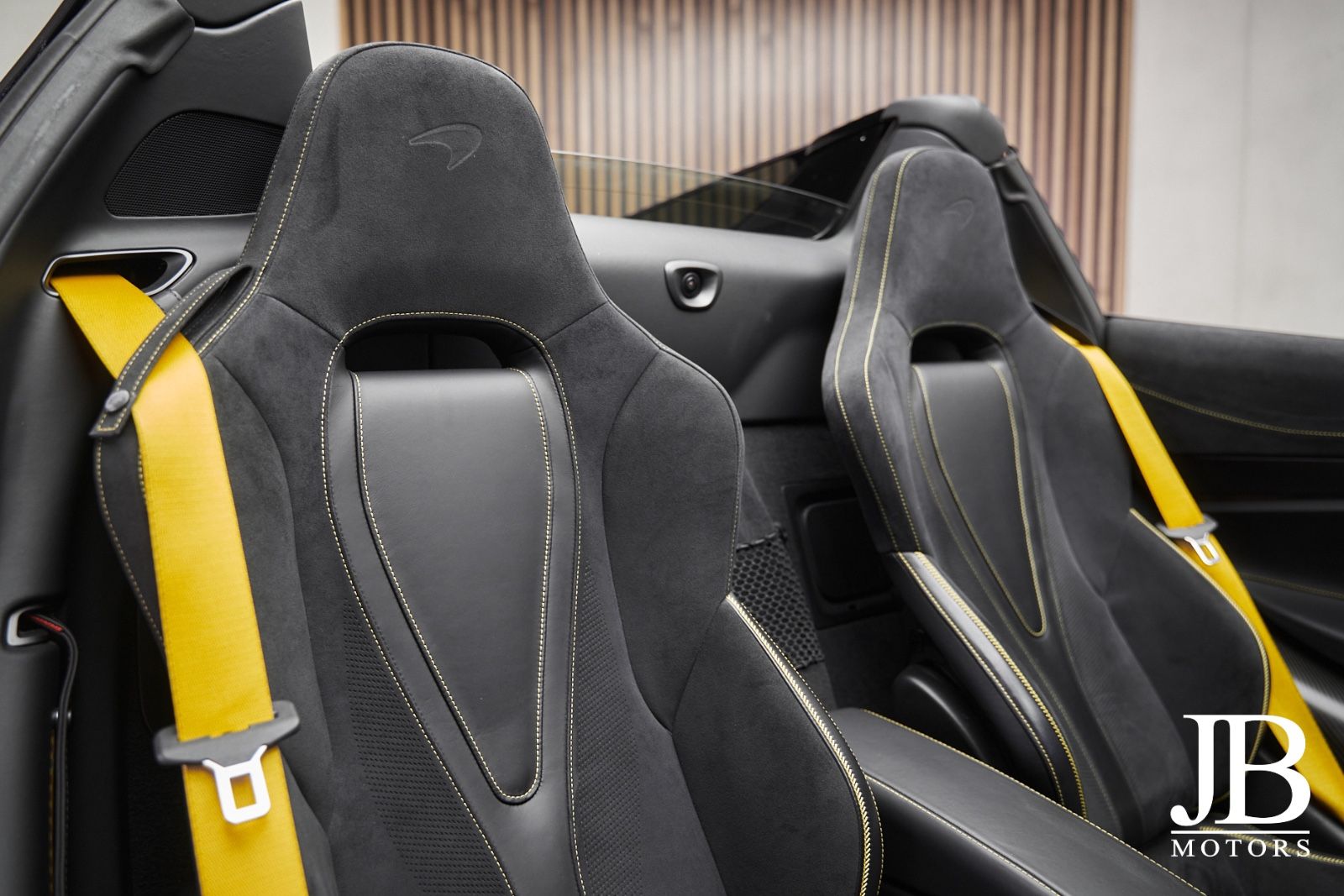 Fahrzeugabbildung McLaren 720s Spider MSO Carbon B&W Sound Lift Novitec