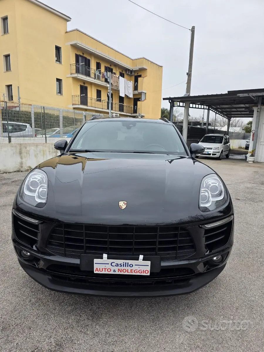 PORSCHE Macan