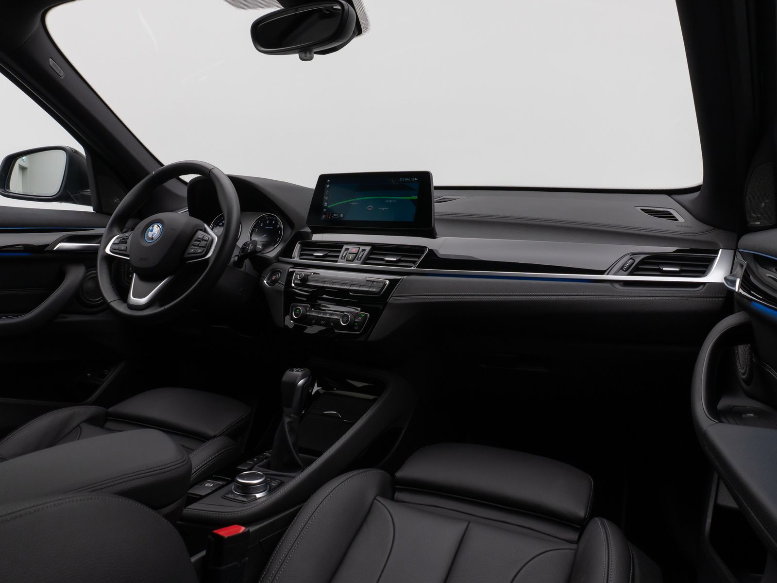 Fahrzeugabbildung BMW X1 xD25e xLine Kamera HUD DAB H/K Komfort Sport