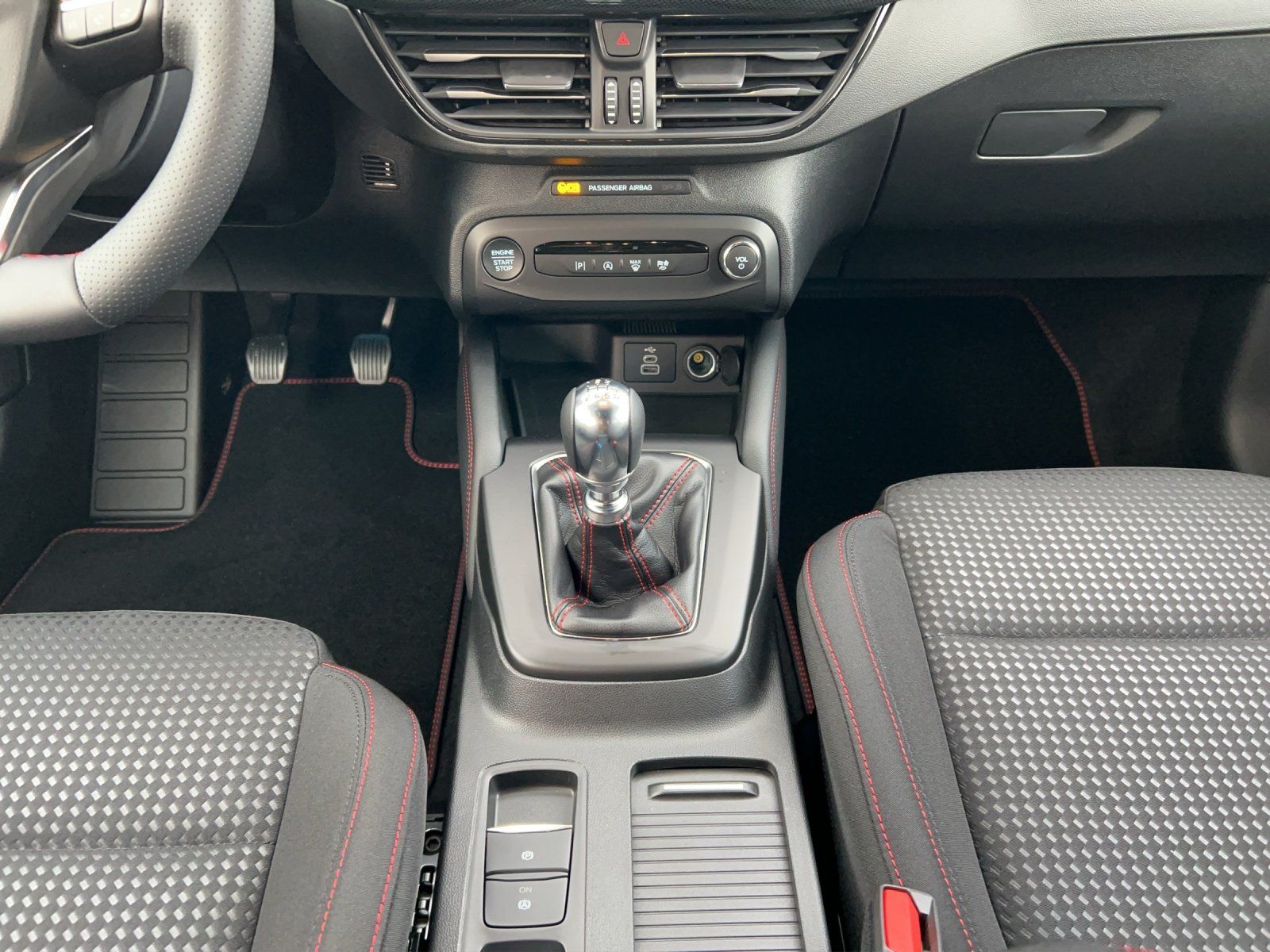 Fahrzeugabbildung Ford Ford Focus Turnier ST-Line X B&O PDC Heck. Elek.