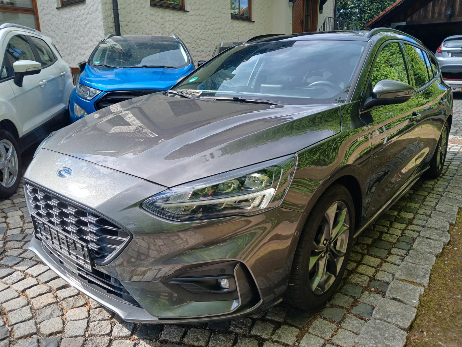 Ford Focus ST-Line Turnier     NAVI+PANORAMA+HEAD UP