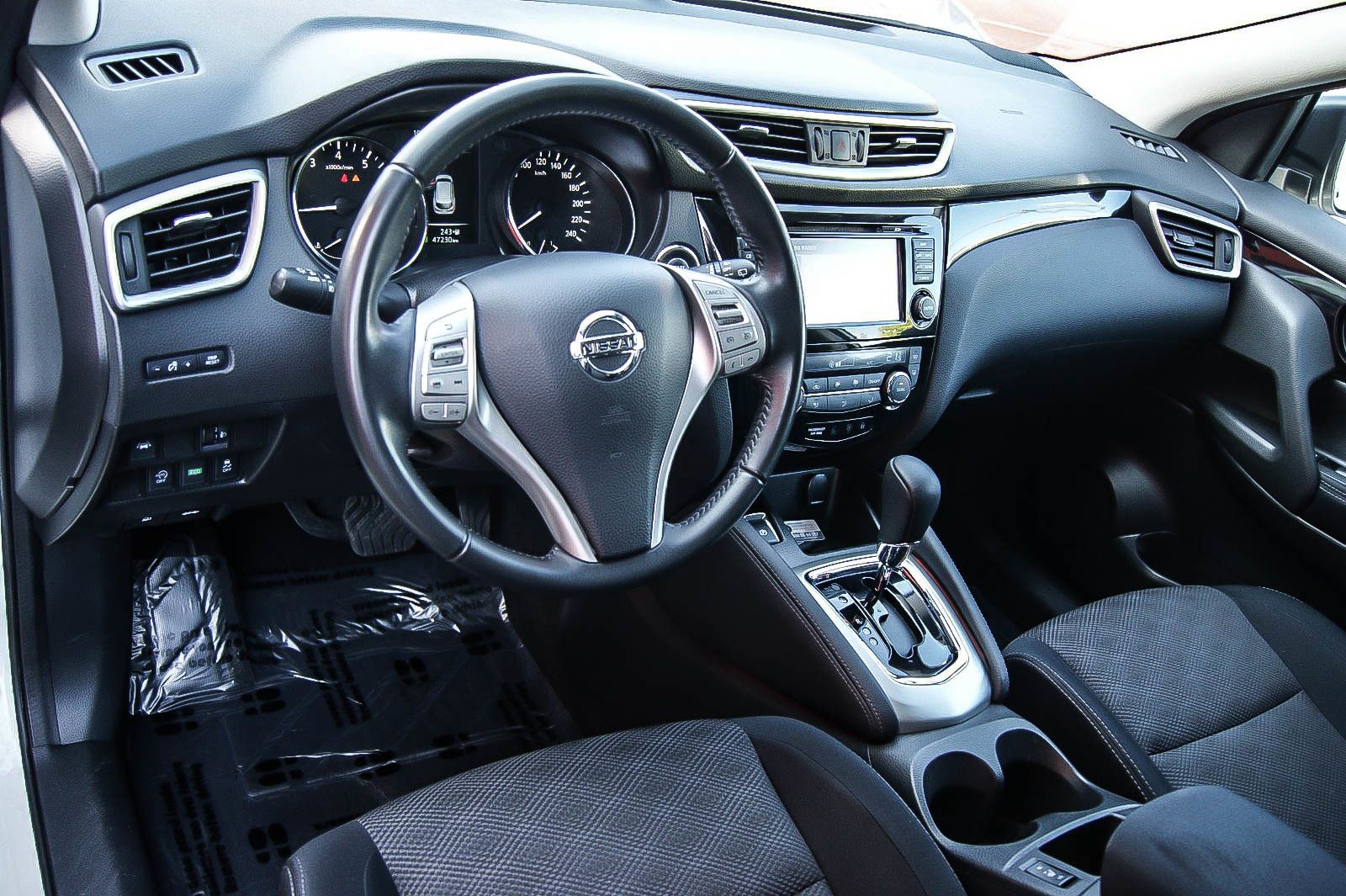 Fahrzeugabbildung Nissan Qashqai DIG-T 12 N-Connecta KAMERA RENTNERBESITZ