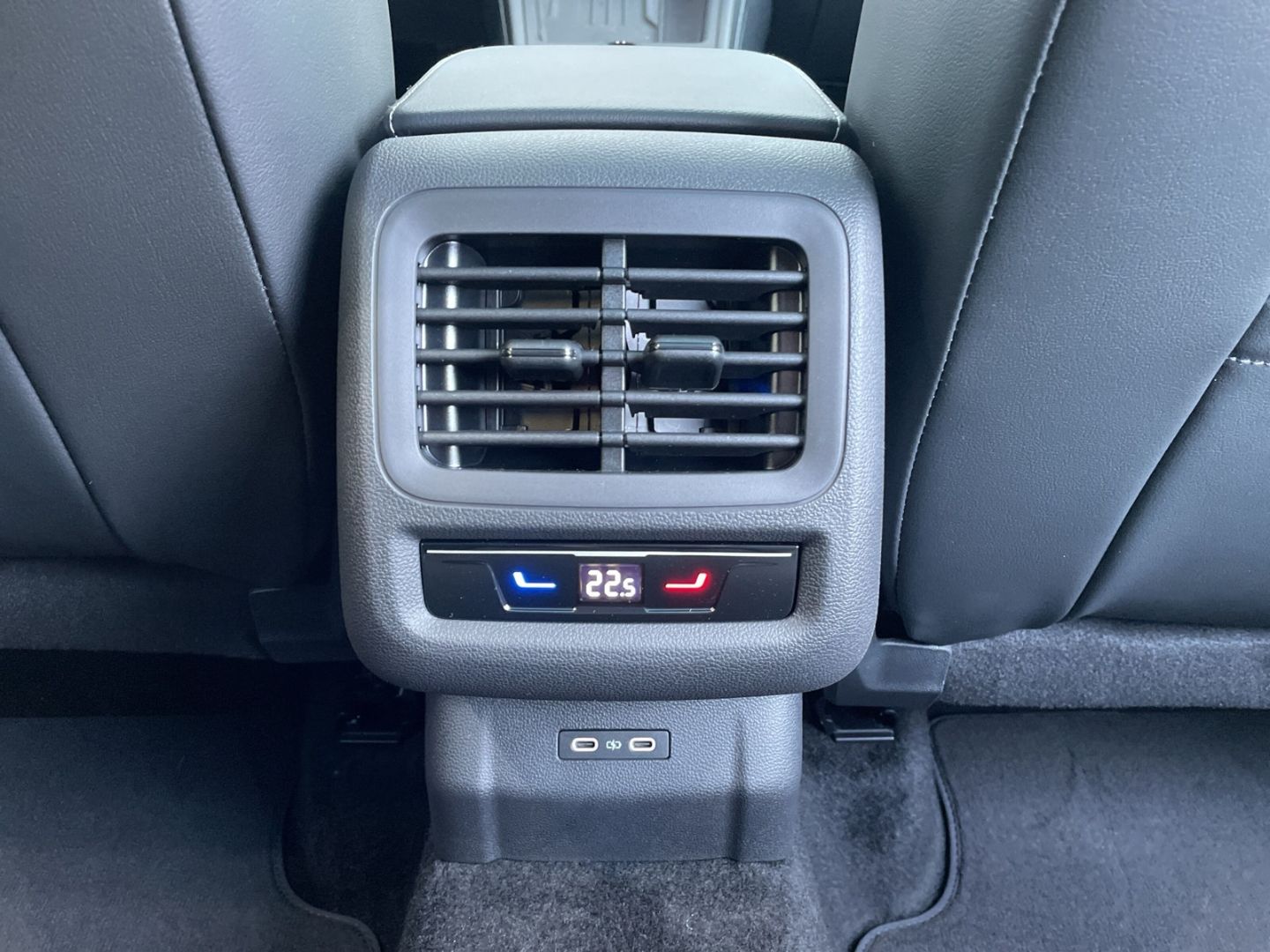 T-Roc R-Line 1.5 eTSI IQ.LIGHT/HUD/AHK/Pano/H&K 
