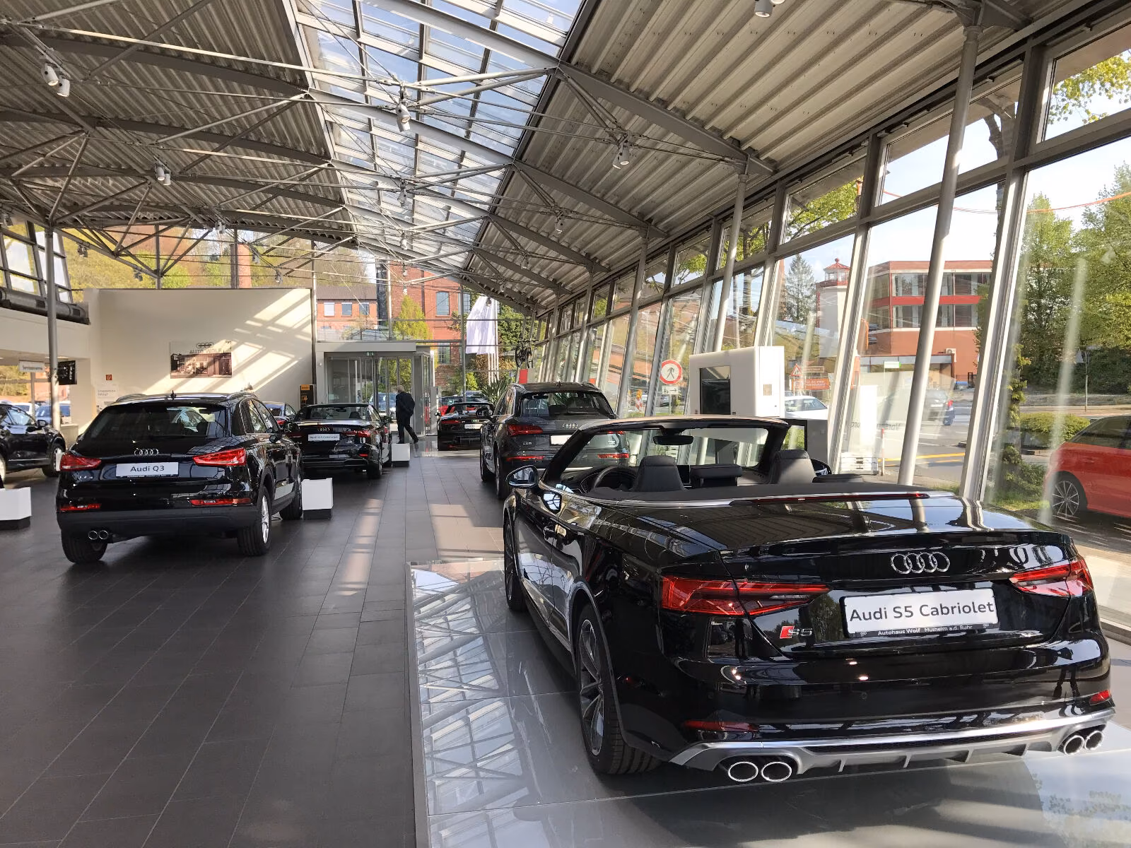 showroom-image-top