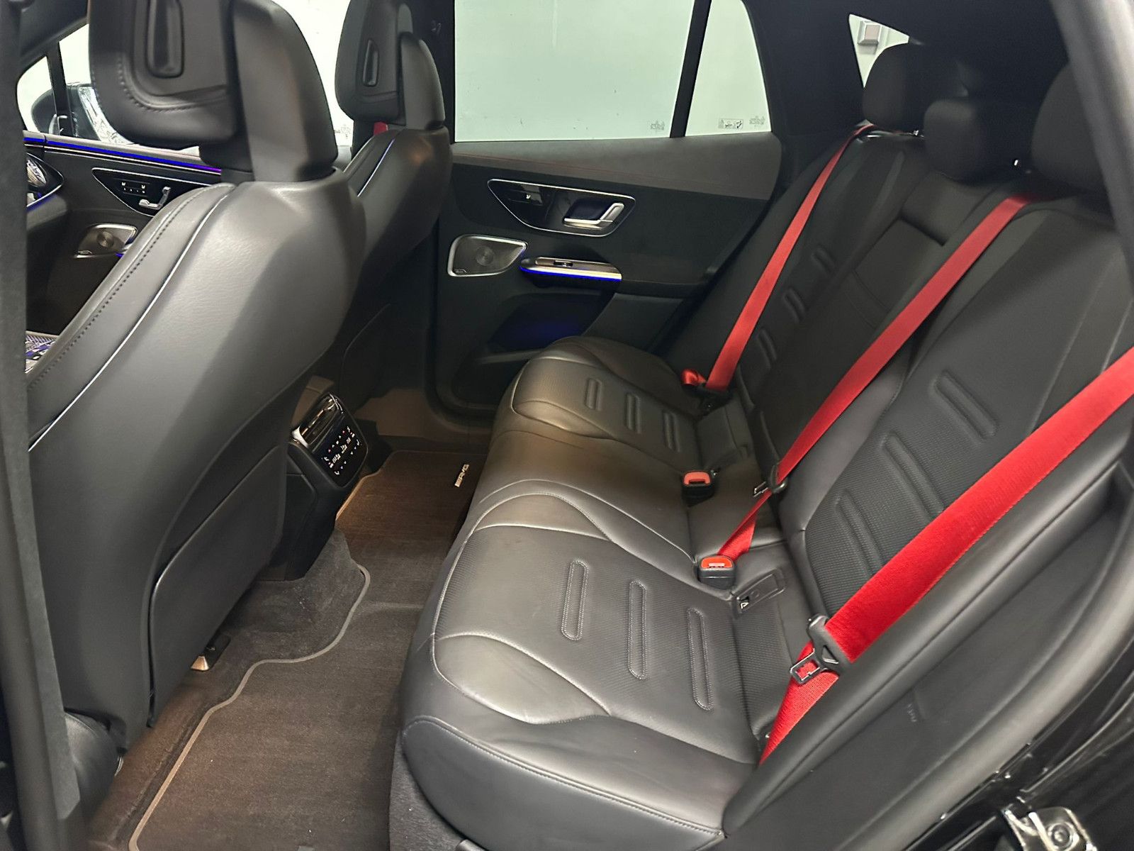 Fahrzeugabbildung Mercedes-Benz EQE 43 SUV AMG-LINE 4MATIC *Hyperscreen*PANO*