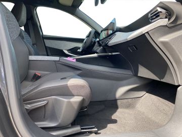 Peugeot 3008 1.2 145 Allure 360+Kam.+KeyLess+LED+Navi