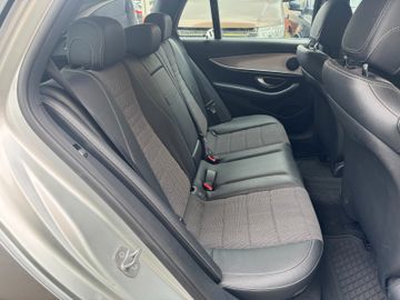 Mercedes E 220 - 12