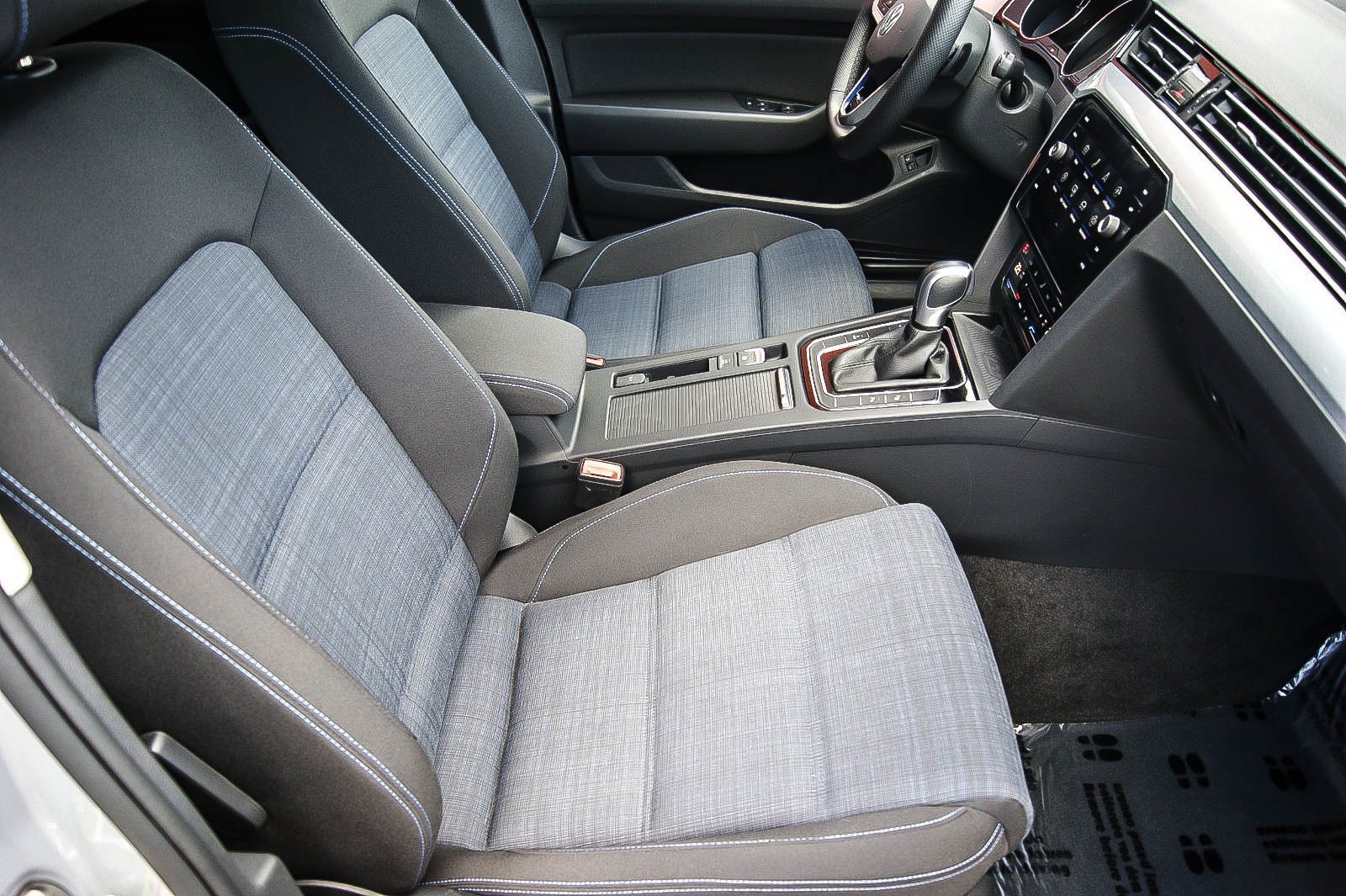 Fahrzeugabbildung Volkswagen Passat Variant HYBRID GTE IQ NAVIGATION 1.HAND