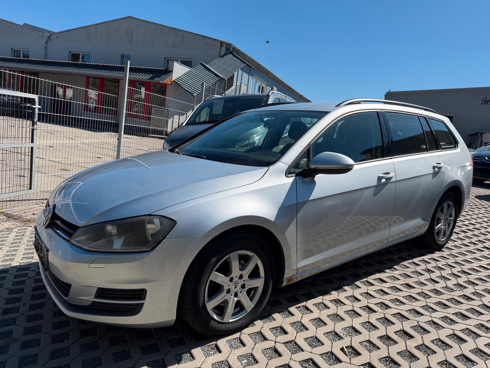 Volkswagen Golf 2013 — interior