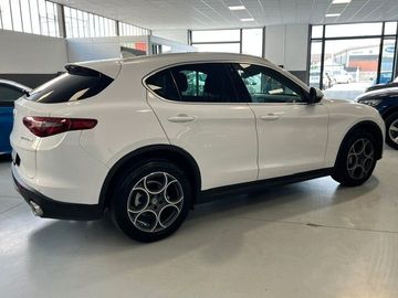 Alfa-Romeo Stelvio - 5