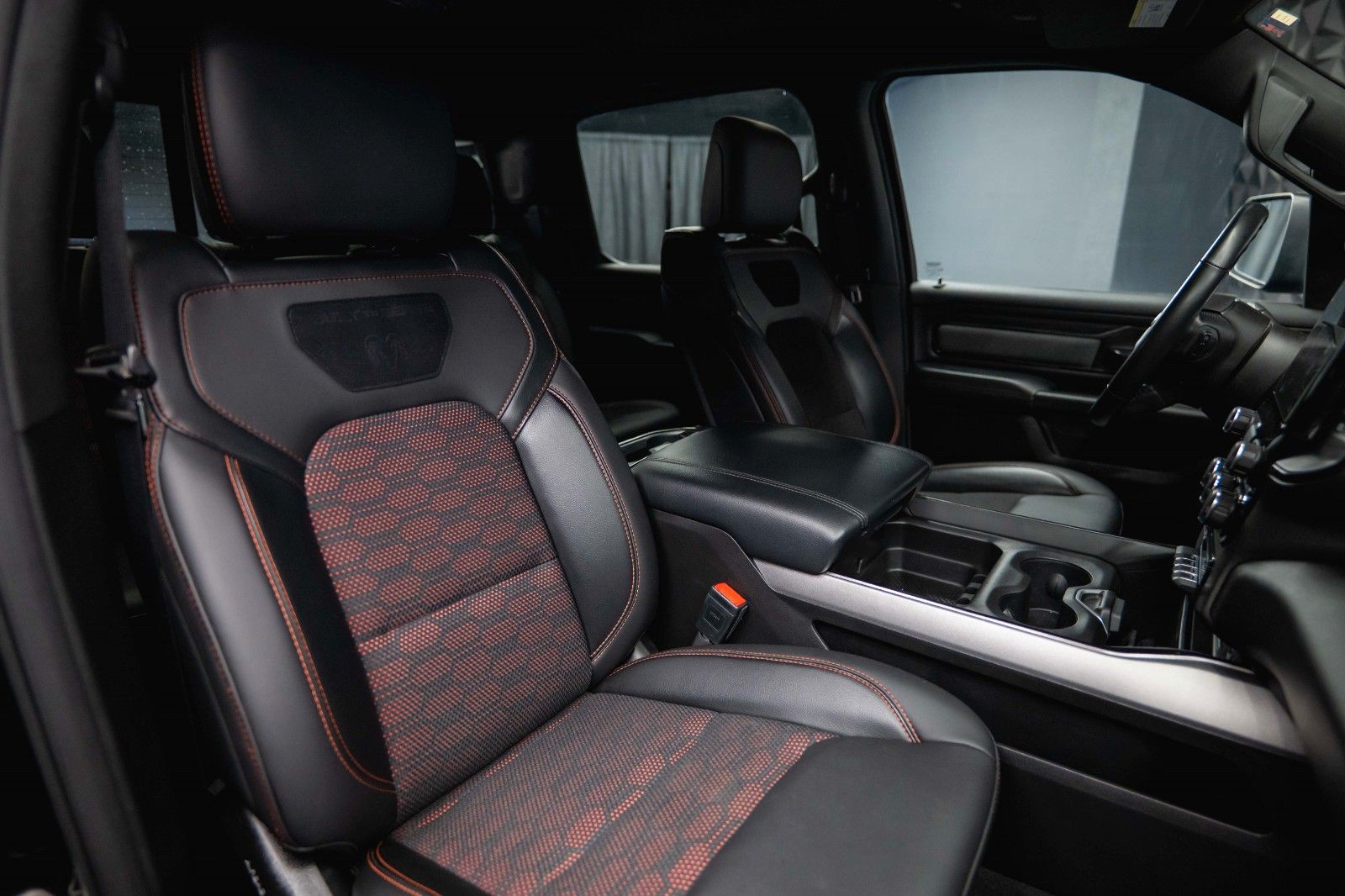 Fahrzeugabbildung Dodge RAM 5.7 V8 HEMI 4x4 Built to Serve AXLE LOCK FOX