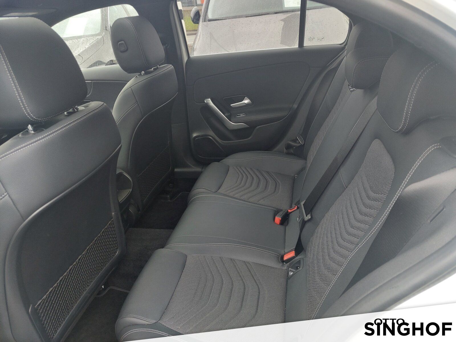 Fahrzeugabbildung Mercedes-Benz A 200 +Panodach+Standhzg+LED+Rü Kam+MBUX+Sitzhg