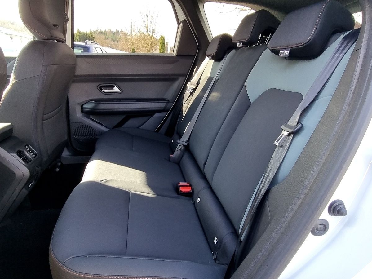Fahrzeugabbildung Dacia Bigster Extreme HYBRID 155