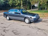 Mercedes-Benz 250 D  Turbodiesel   Automatik u.H / Kenz. - Mercedes-Benz 250 mit Diesel-Antrieb: Turbo
