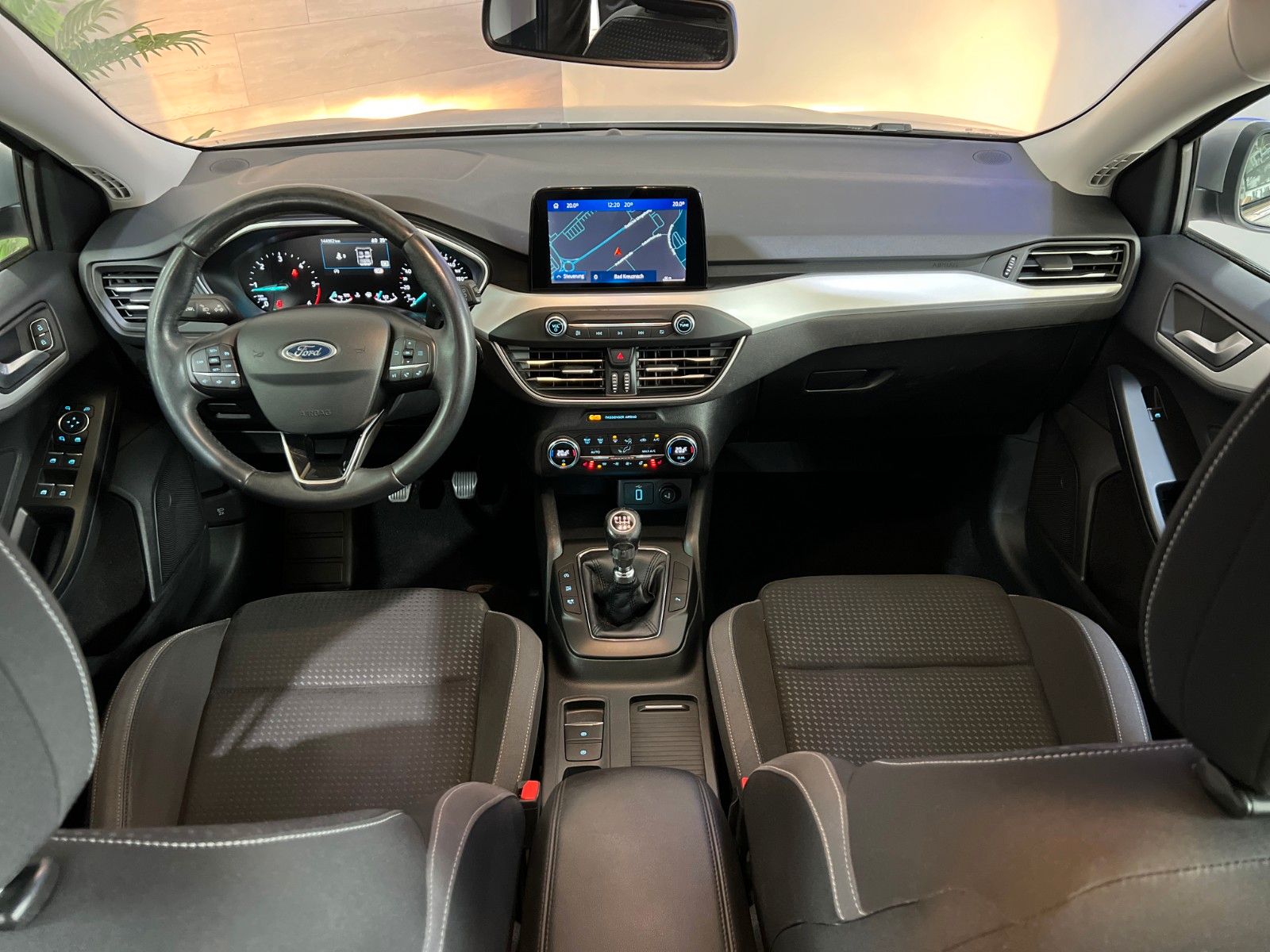 Fahrzeugabbildung Ford Focus Turnier  1,5 TDCI *E-HECKKLAP *SPUR*DAB*