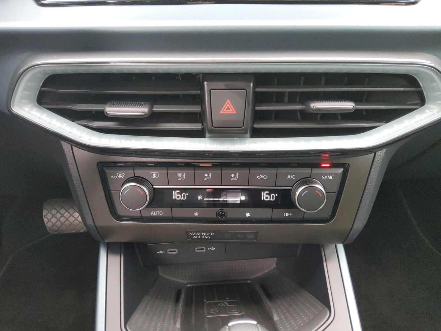 Fahrzeugabbildung SEAT Arona Xperience LED ACC PDC Rückfahrkamera Navi