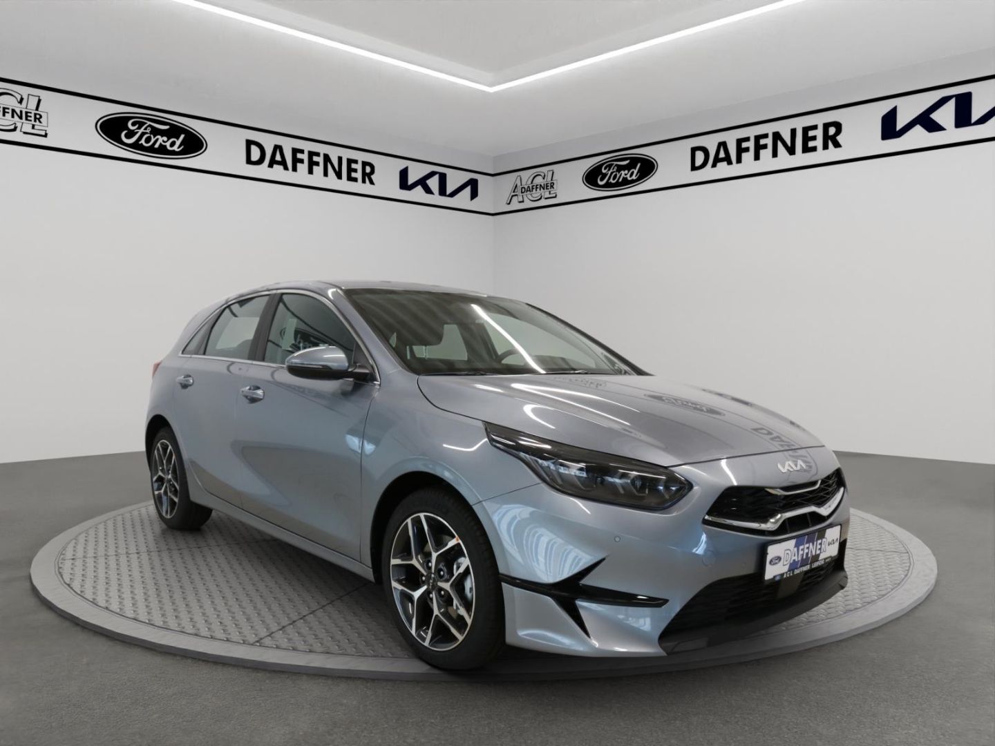 Fahrzeugabbildung Kia Ceed Spirit 1,5 Automatik Kamera Navi SHZ Tempom