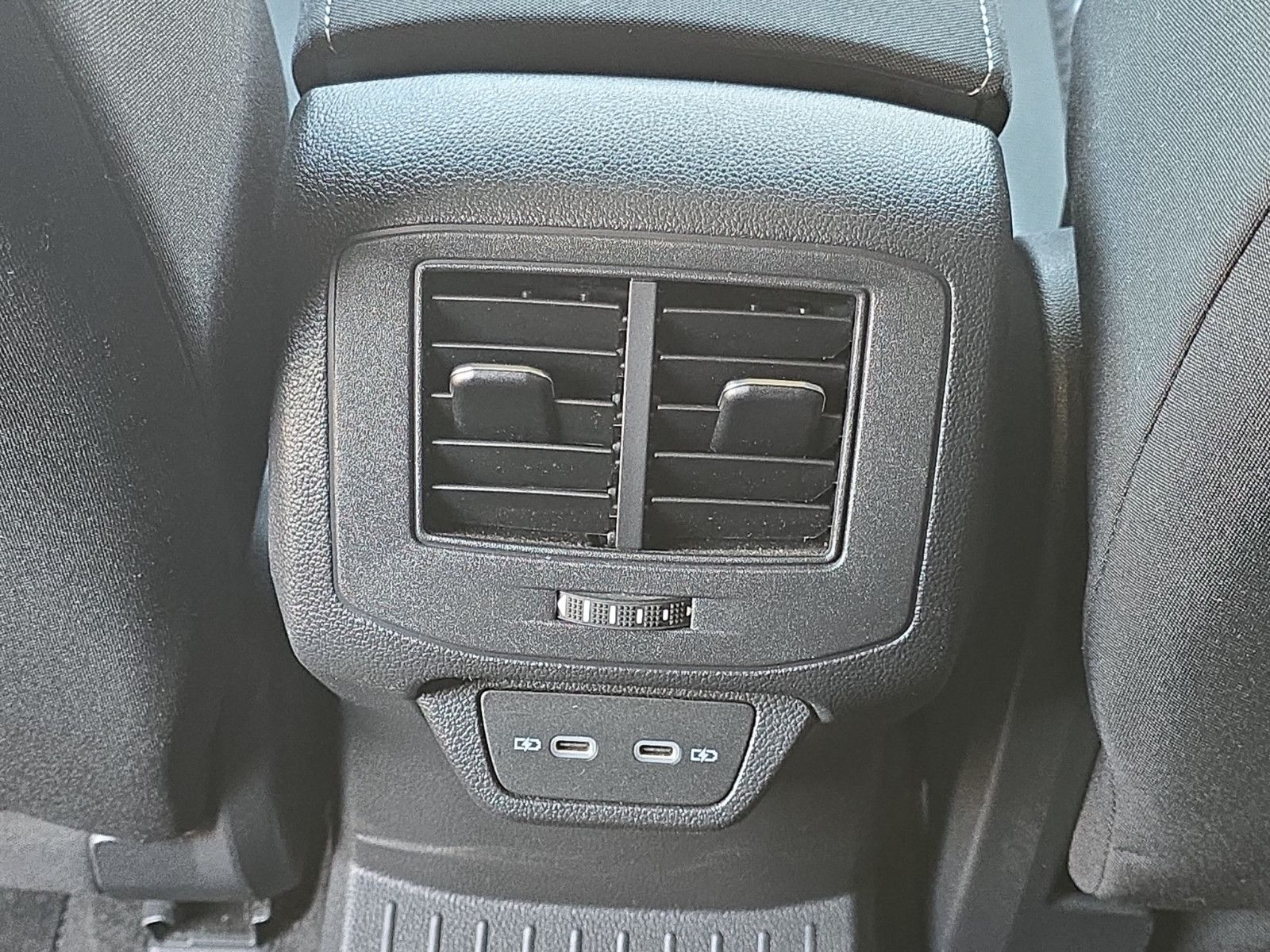 Fahrzeugabbildung Volkswagen T-Roc Active+NAVI+TEMPOMAT+KAMERA+PDC