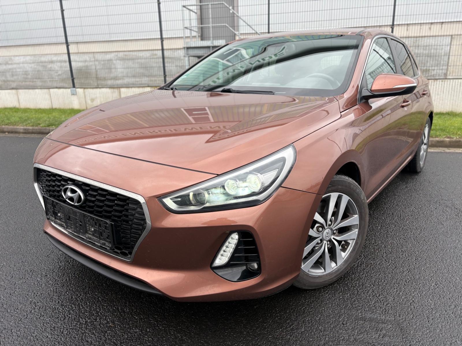 Hyundai i30 1.0 T-GDI Intro*KAMERA*KLIMAAUT.*ALU*LED