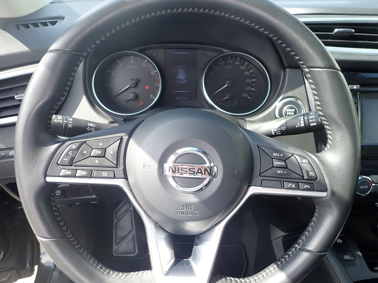 Fahrzeugabbildung Nissan Qashqai N-Connecta 1.6 DIG-T