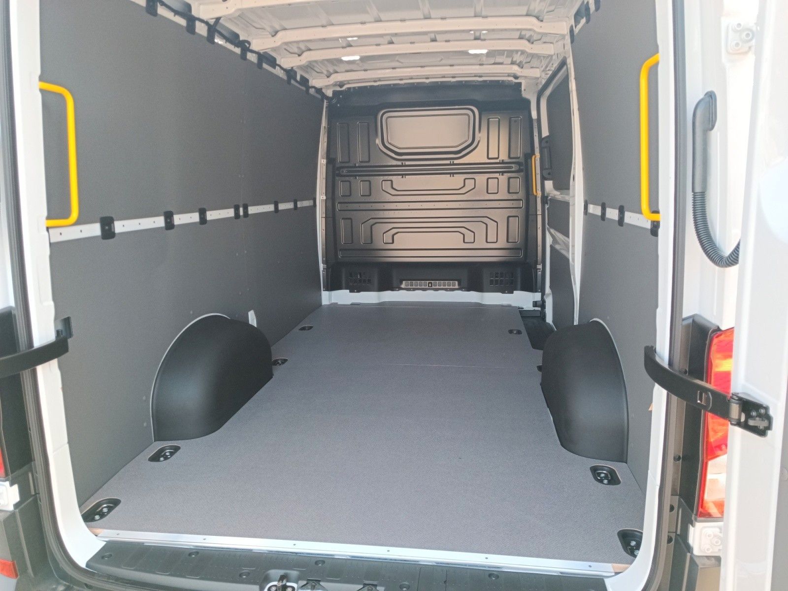 Fahrzeugabbildung Volkswagen Crafter 35 TDI *AHZV*SHZ*RFK*GRA