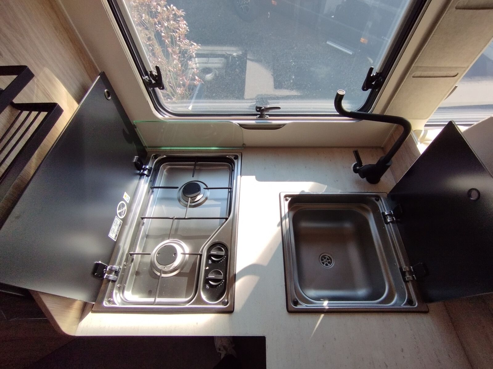 Fahrzeugabbildung Eura Mobil Profila RS PRS 695 EB Automatik + Mondial Paket