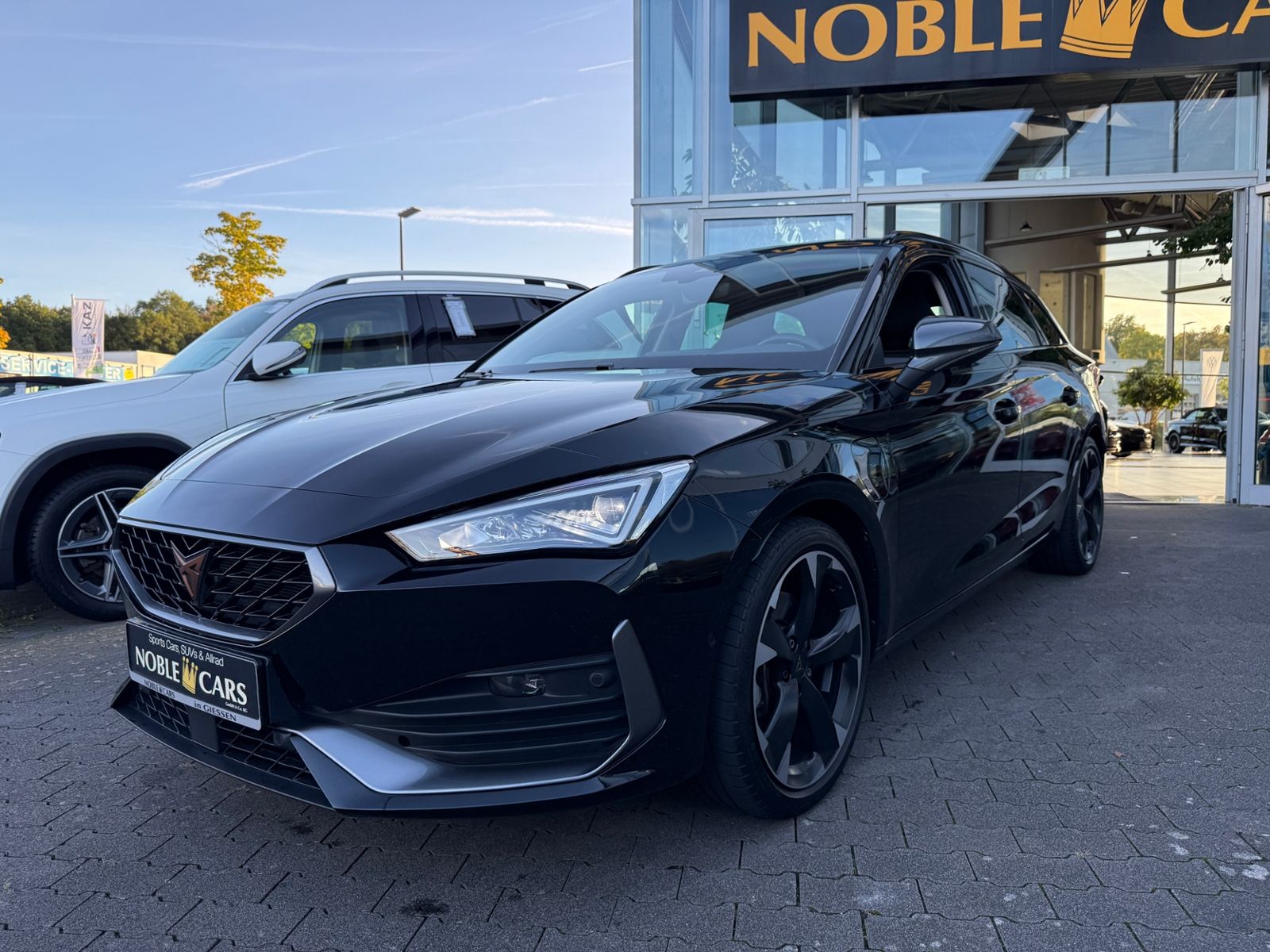 Fahrzeugabbildung CUPRA Leon 1.4 e-Hybrid VZ SHZ NAVI DAB