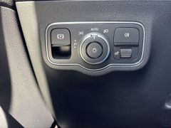 Fahrzeugabbildung Mercedes-Benz GLA 200d Style MULTIBEAM PANO RFK 8-Fach Bereift