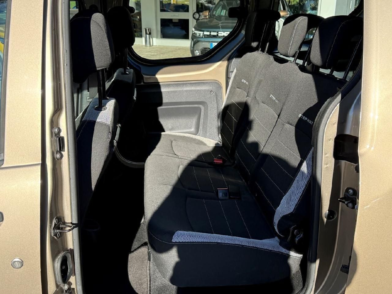 Fahrzeugabbildung Dacia Dokker Stepway TCe 115 N1