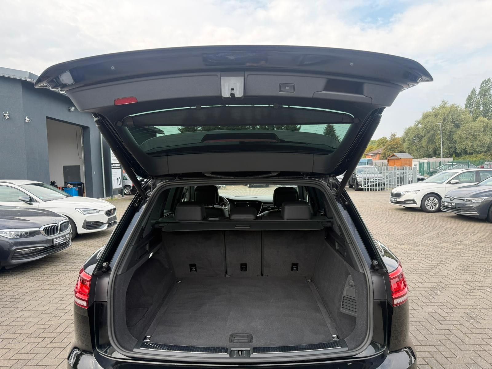 Volkswagen Touareg R-Line 4Motion DSG LED NAV SHZ ACC 360° foto 11