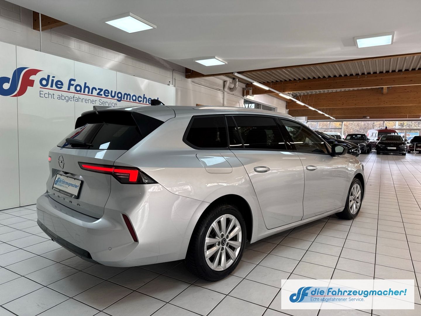 Fahrzeugabbildung Opel Astra L Sports Tourer Elegance 1.5 D EU6e Navi L