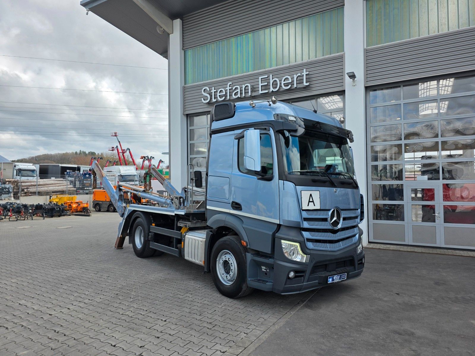 Fahrzeugabbildung Mercedes-Benz Actros 1848 L 4x2 Meiller AK 12. T Funk AHK
