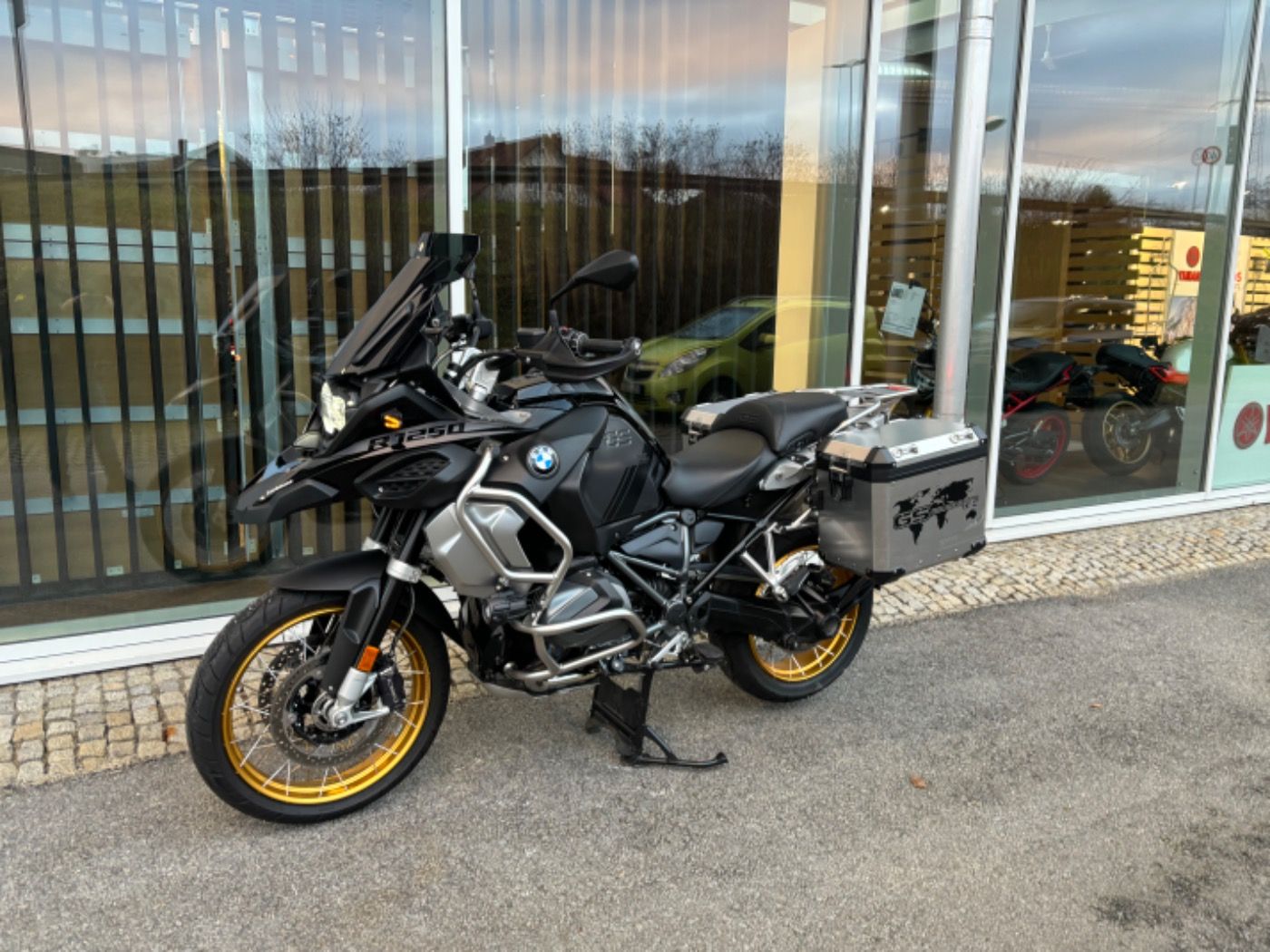 Fahrzeugabbildung BMW R 1250 GS ADVENTURE Sondermodell Triple Black Ti