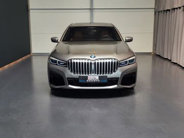 BMW 750 - 2