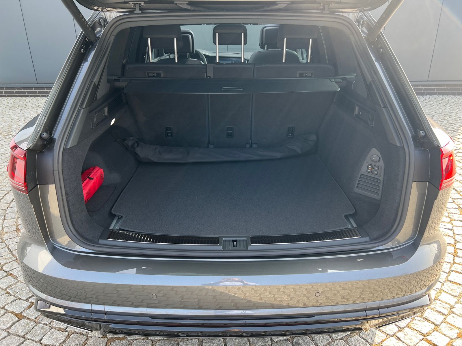 Fahrzeugabbildung Volkswagen Touareg R-Line FINAL EDITION V6 TDI SCR 4MOTION