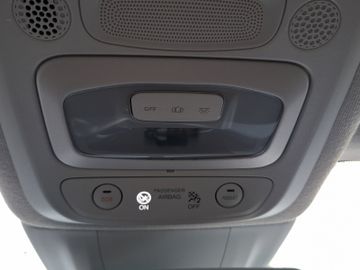 Fiat 500 e Icon KeyLess+Navi+LM+PDC+SoundSys+SpurH