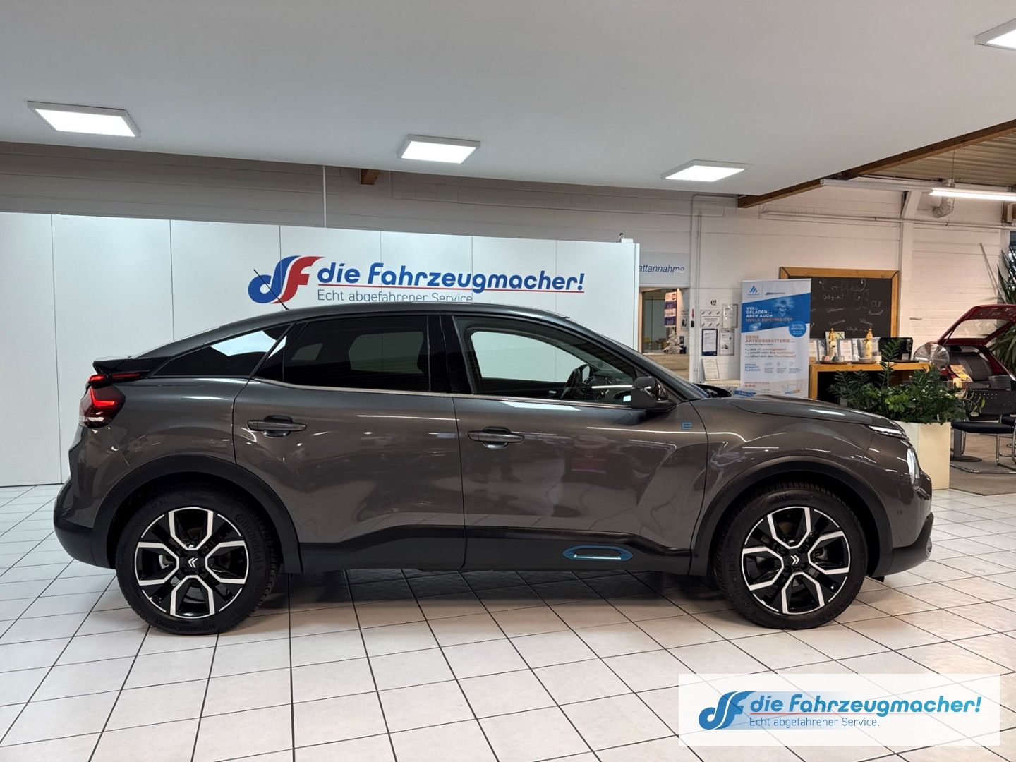 Fahrzeugabbildung Citroën C4 e- Shine HUD Navi 360 Kamera LED Apple CarPla