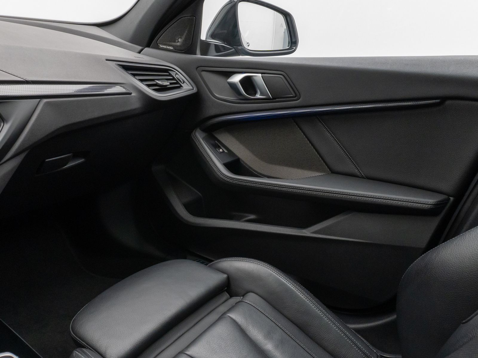 Fahrzeugabbildung BMW M135i xD Panorama Kamera HUD DAB H/K Komfort 18"