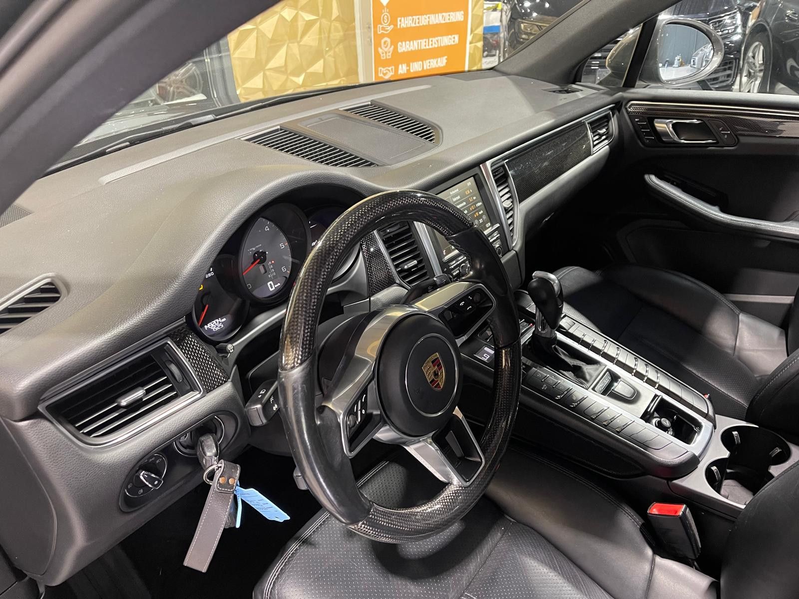 Fahrzeugabbildung Porsche Macan S /SPORT-DESIGN/PANO/CARBON/360°/LED/BOSE/