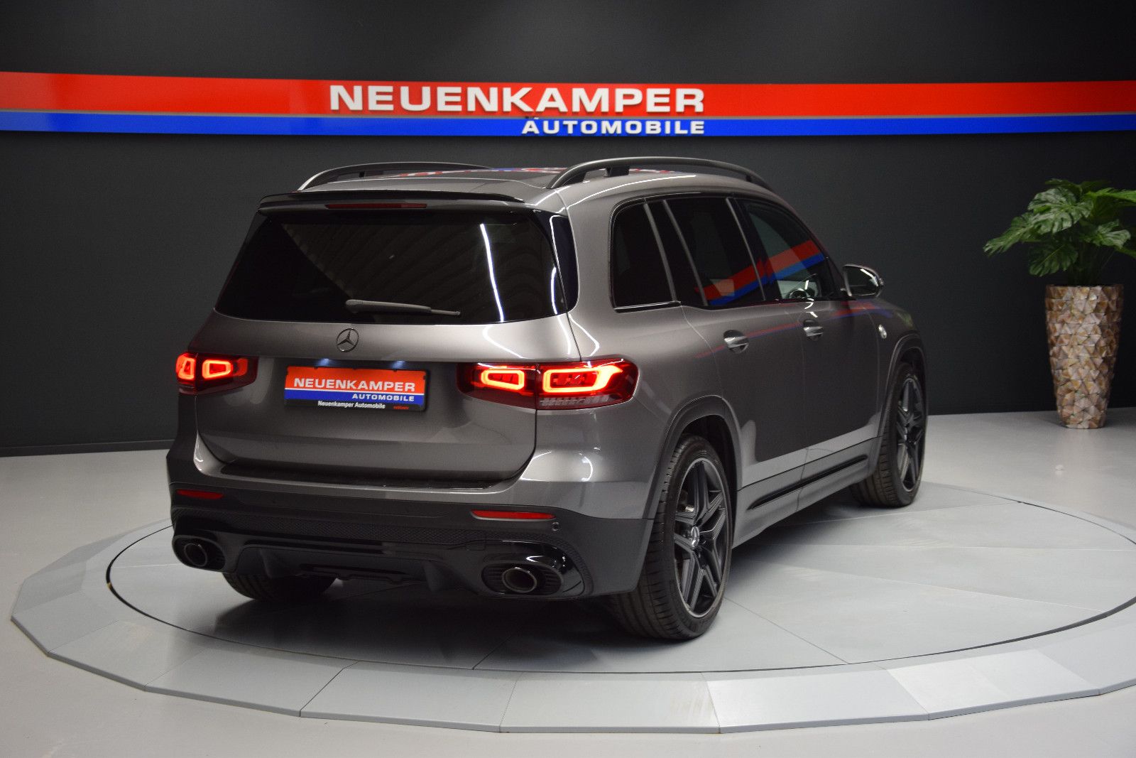 Fahrzeugabbildung Mercedes-Benz GLB 35 AMG 4Matic 360° MBUX Leder AHK Night Ambi