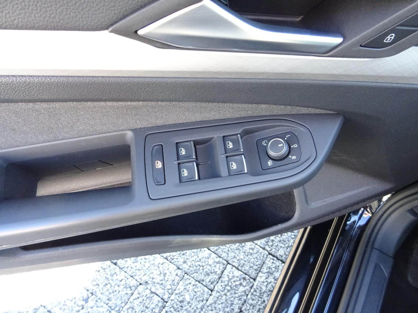 Volkswagen Golf VIII Lim. Life 1.5 eTSI LED Navi PDC Temp., миниатюра 12