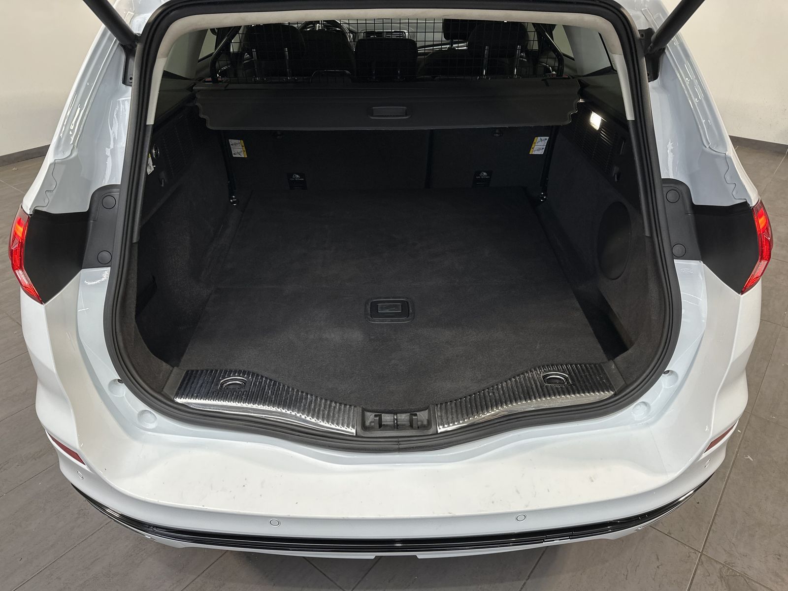 Fahrzeugabbildung Ford Mondeo Turnier 2.0 EB Aut.Titanium NAV+AHK+PP+VC