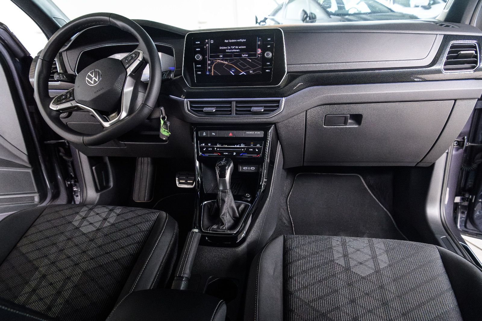 Fahrzeugabbildung Volkswagen T-Cross R-Line 1.5 TSI DSG IQ-LED+AHK+NAV+ACC