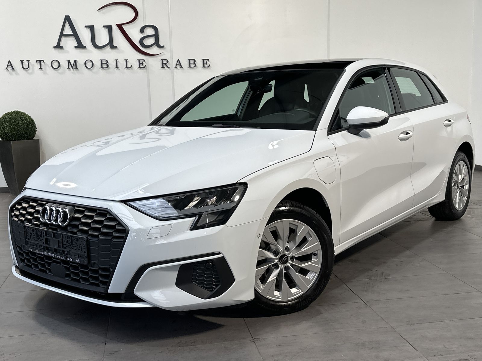 Fahrzeugabbildung Audi A3 SpB 40 TFSIe NAV+LED+VCOCKPIT+PANO+CARPLAY+PP
