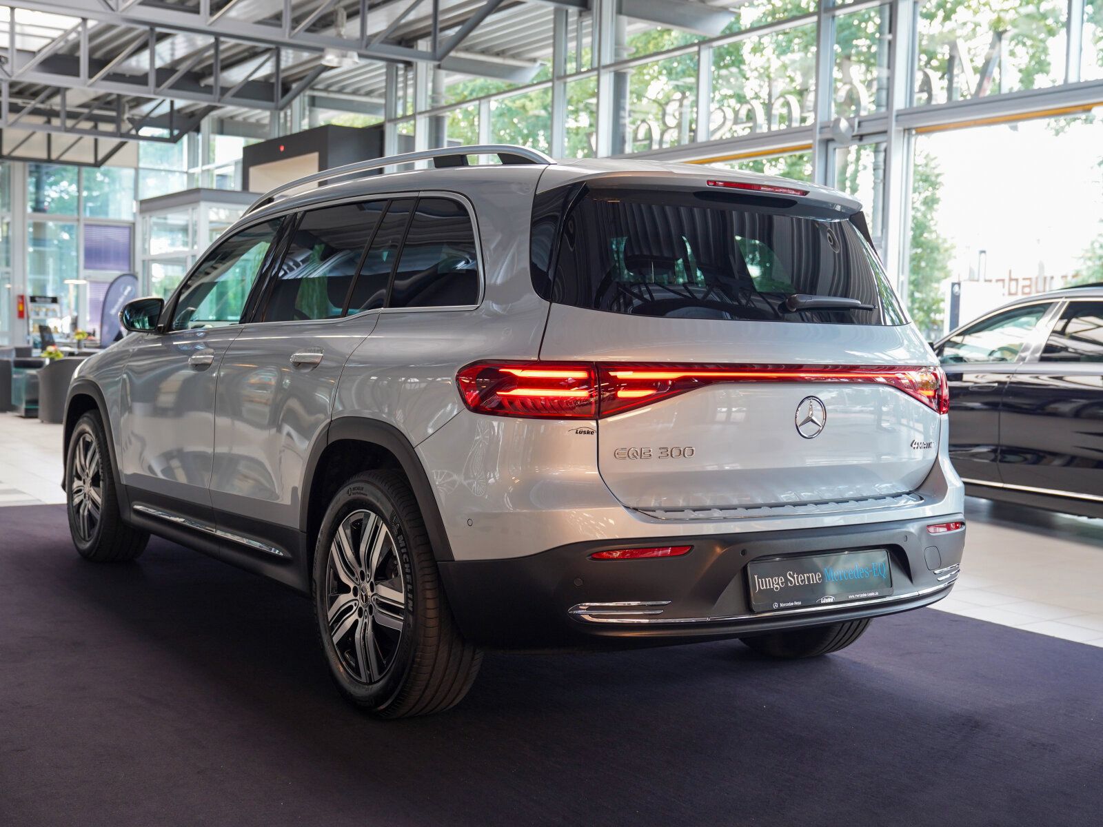 Mercedes-Benz EQB 300 4M Progressive DISTRONIC Lenkradheizung foto 5