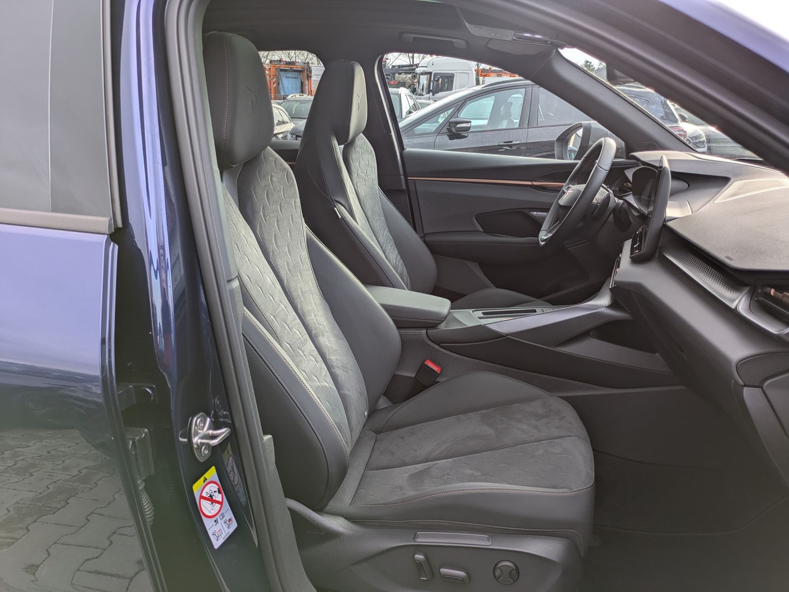 Fahrzeugabbildung CUPRA Terramar 2.0 TSI 4D VZ HUD*MATRIX*PANO*DCC*20"