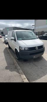 Volkswagen T5 Transporter TÜV wird Neu gemacht - VW T5 Transporter in Lübeck