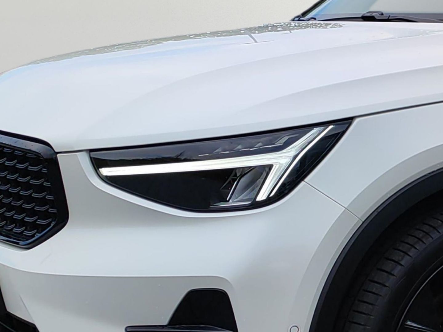 Volvo XC40 B3 Plus Black Edition 2WD StandHZG Digitale foto 9